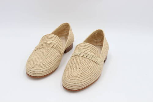 Elegant handcrafted raffia moccasins for men – breathable & lightweight
